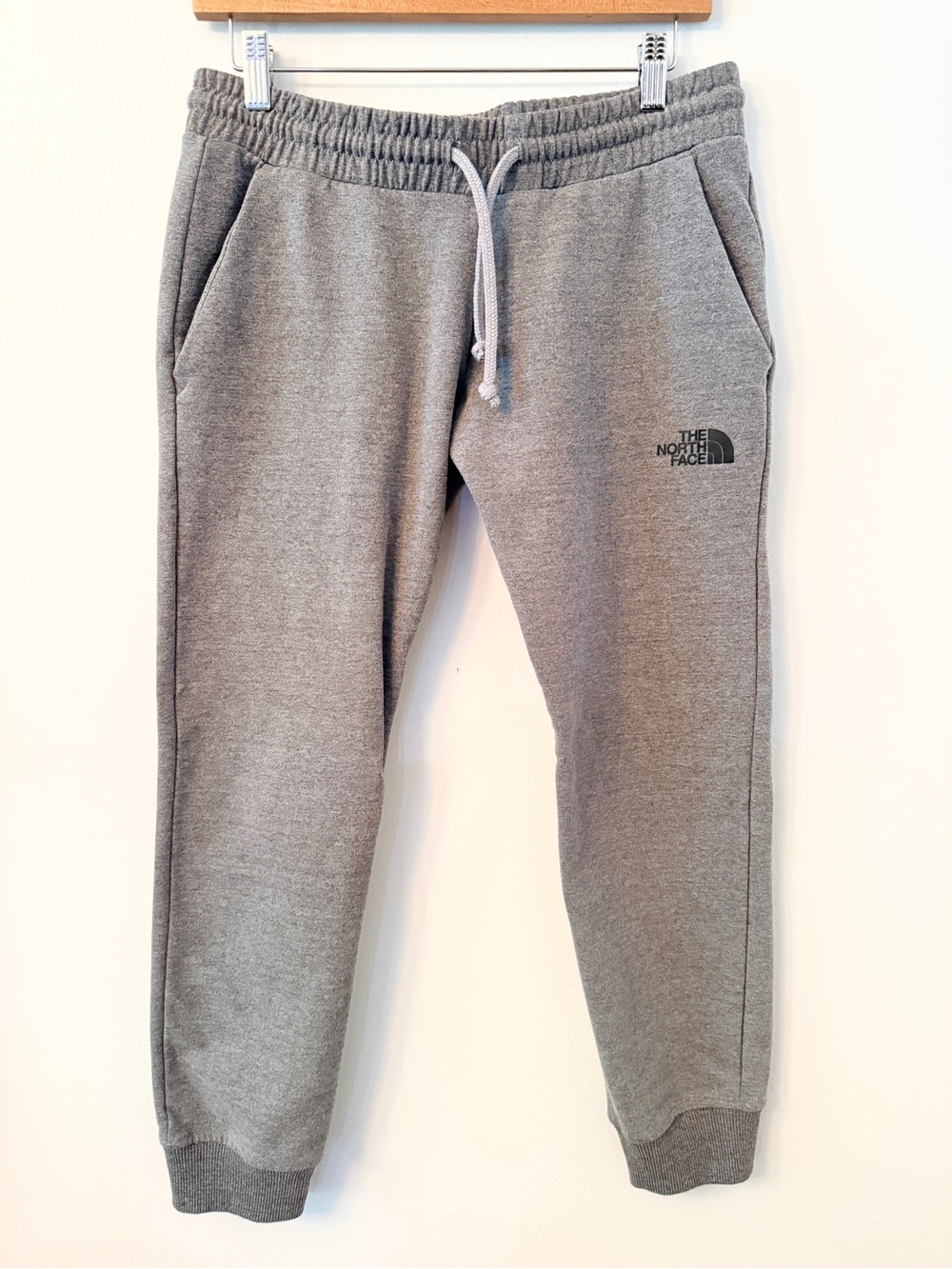 The North Face Men’s Small Gray Logo Jogger Sweatpants Cropped